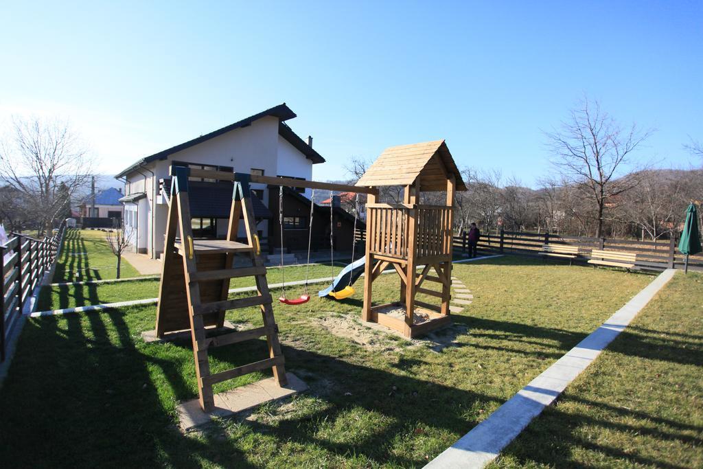 Pensiunea Livada Bunicului Stanesti  Buitenkant foto